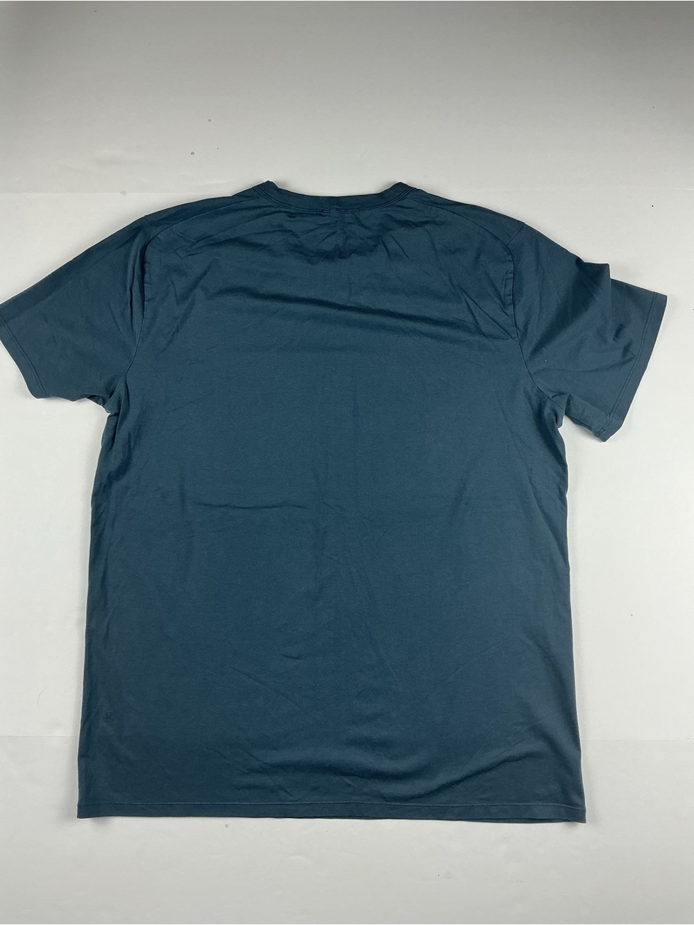lululemon short sleeve t-shirt measurements seem to be a medium please see photo - Picture 4 of 5